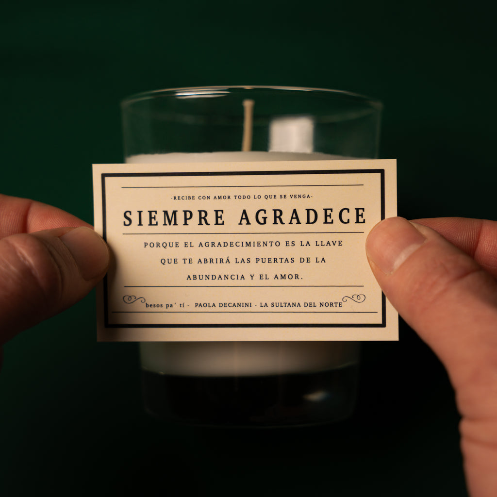 Vela Aromatica - Siempre Agradece por Paola Decanini - Colección AMARGA NAVIDAD