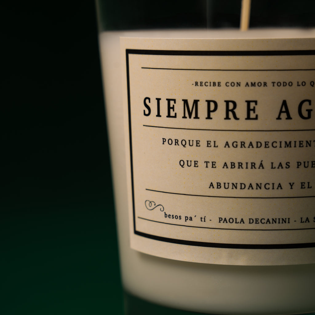 Vela Aromatica - Siempre Agradece por Paola Decanini - Colección AMARGA NAVIDAD
